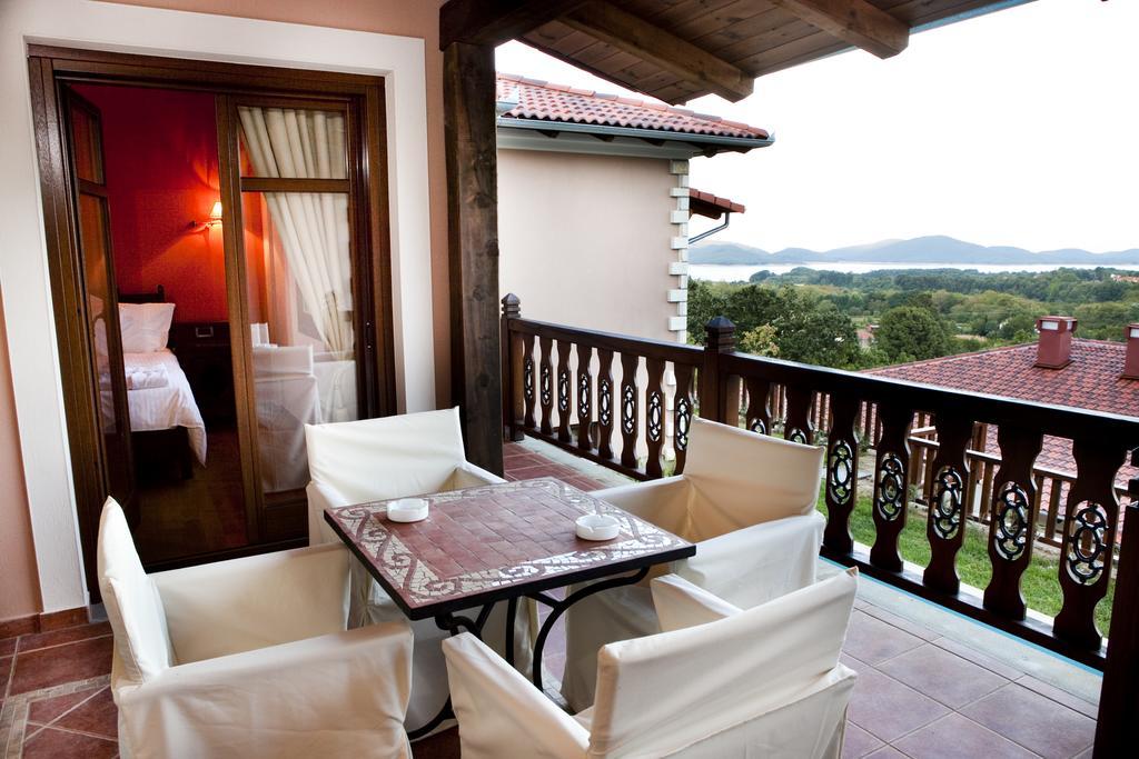Kazarma Hotel Kalývia Fylaktís Buitenkant foto